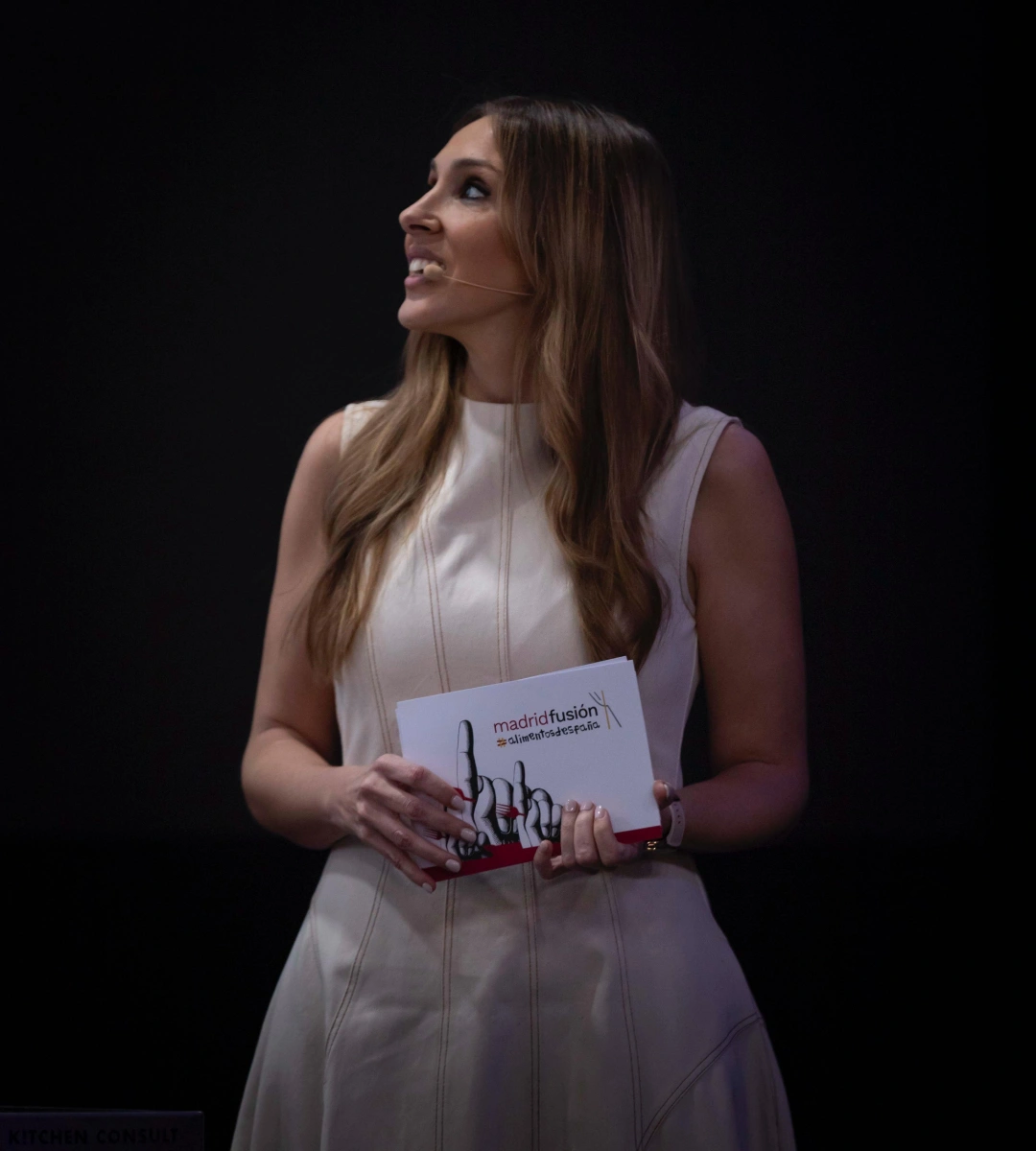 contratar presentadora de eventos profesional experiencia madrid fusion