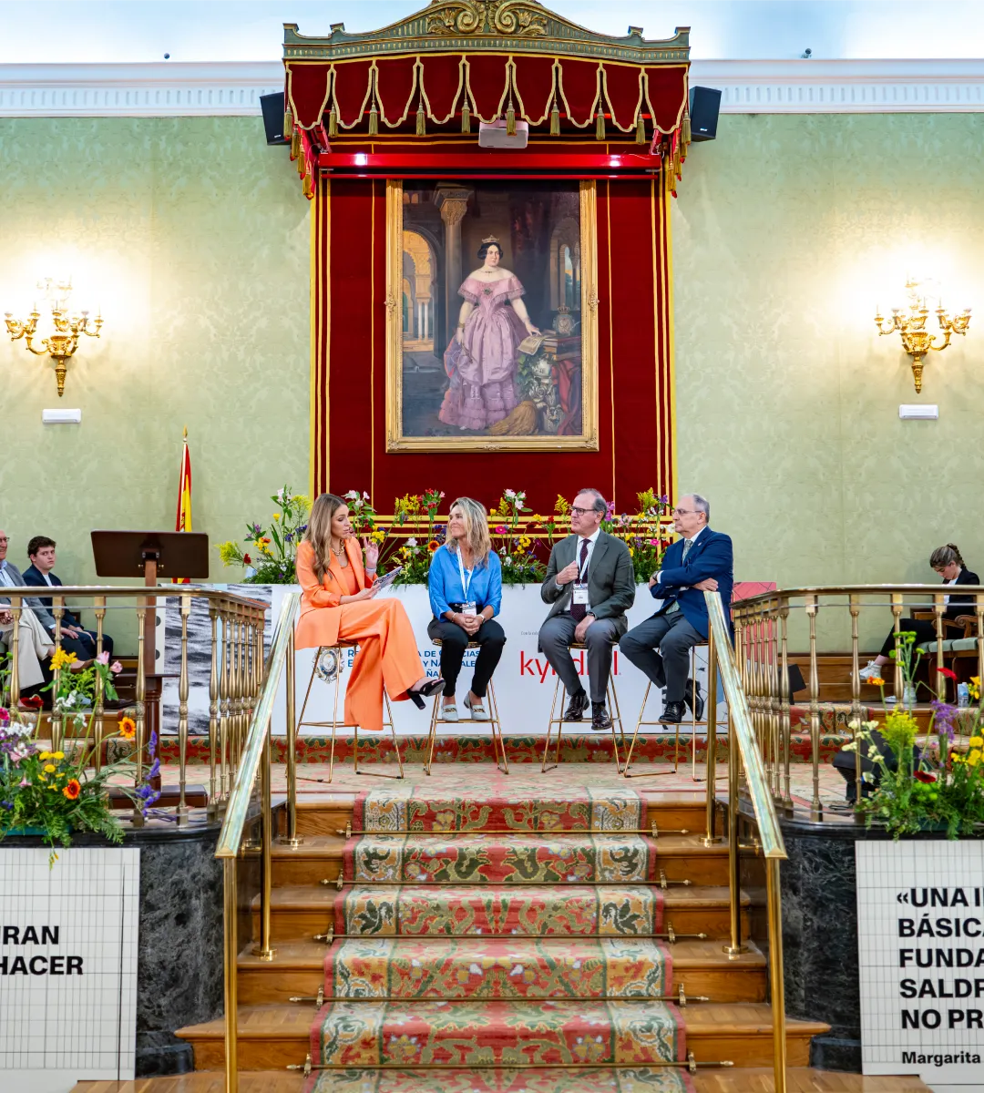 asombrosa rac kyndryl presentadora evento