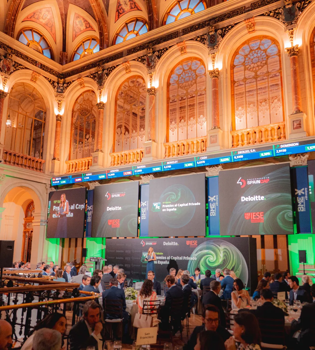 beatriz solano presentadora de eventos deloitte 2026