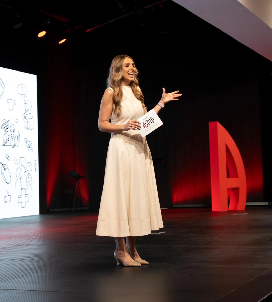 beatriz solano presentadora de gala de premios aspid 2026
